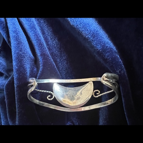 Gorgeous Silver Tone/Abalone Slip-on Cuff Bracelet - Picture 7 of 9
